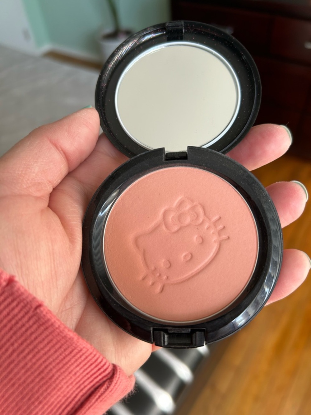MAC x Hello Kitty Black Compact with Pink Accents - Picture 4 of 7